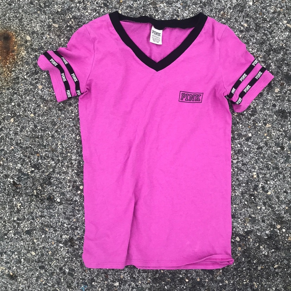 ⭐️SOLD⭐️ Pink v-neck t shirt 🎀